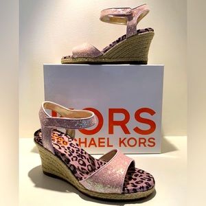 Michael Kors, Cassidy Shoes, Rose / Pink, Women’s Size 4, NEW, Orange carry bag.